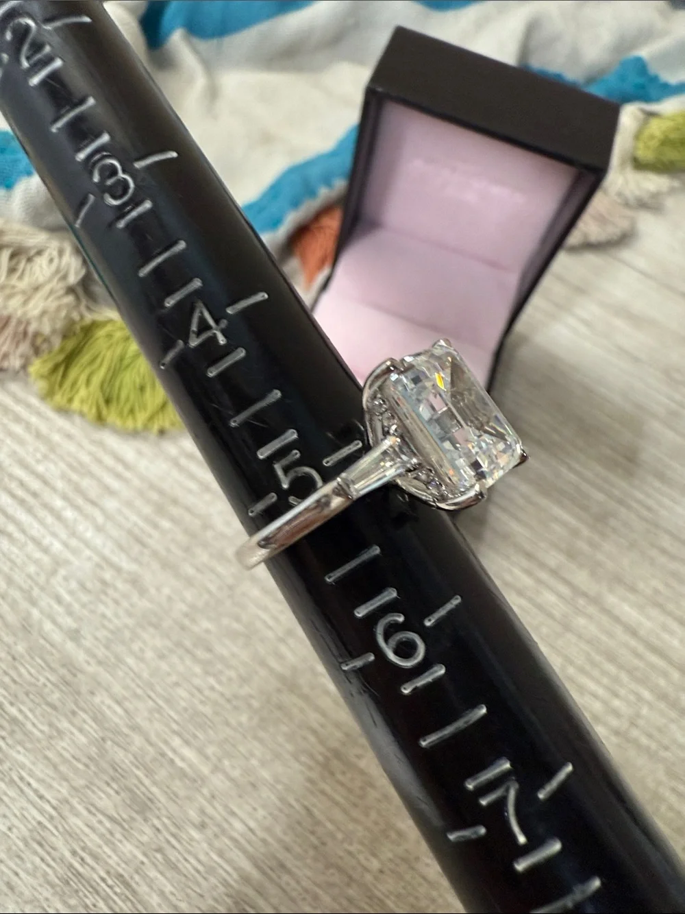 NWT Ainuoshi Emerald Cut Moissanite Three Stone Ring